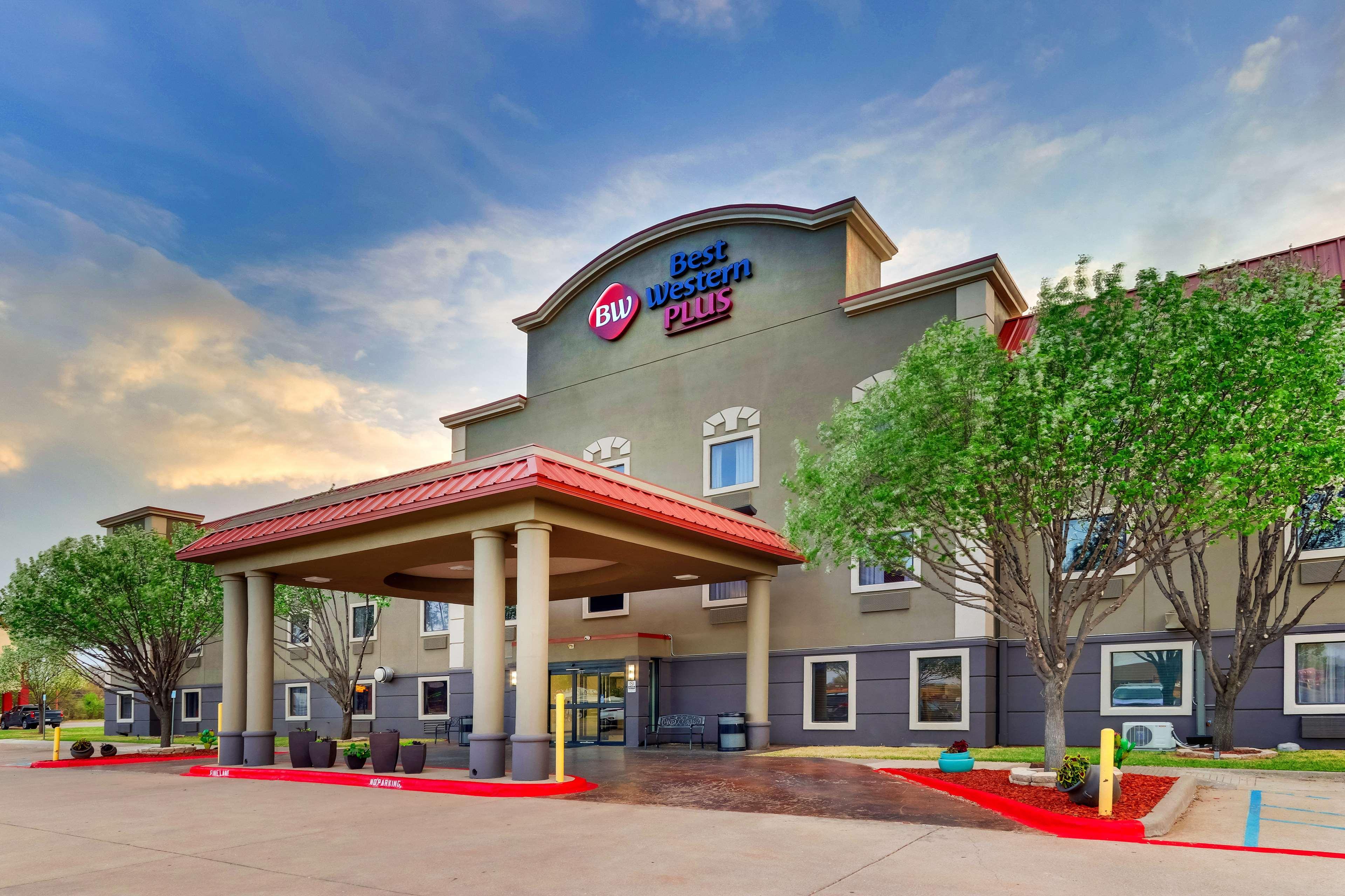Best Western Plus University Inn & Suites Wichita Falls Exterior photo